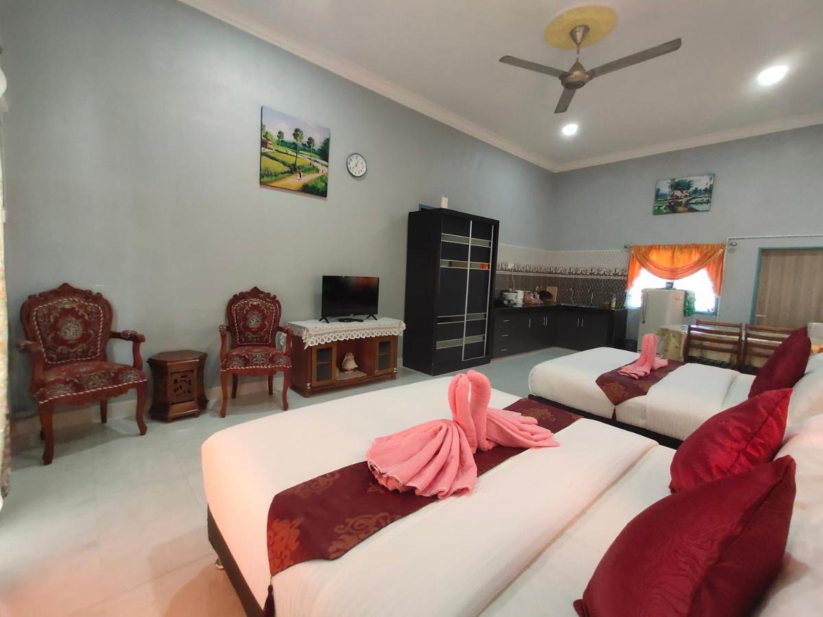 Ku'S Roomstay Pantai Cenang  Buitenkant foto