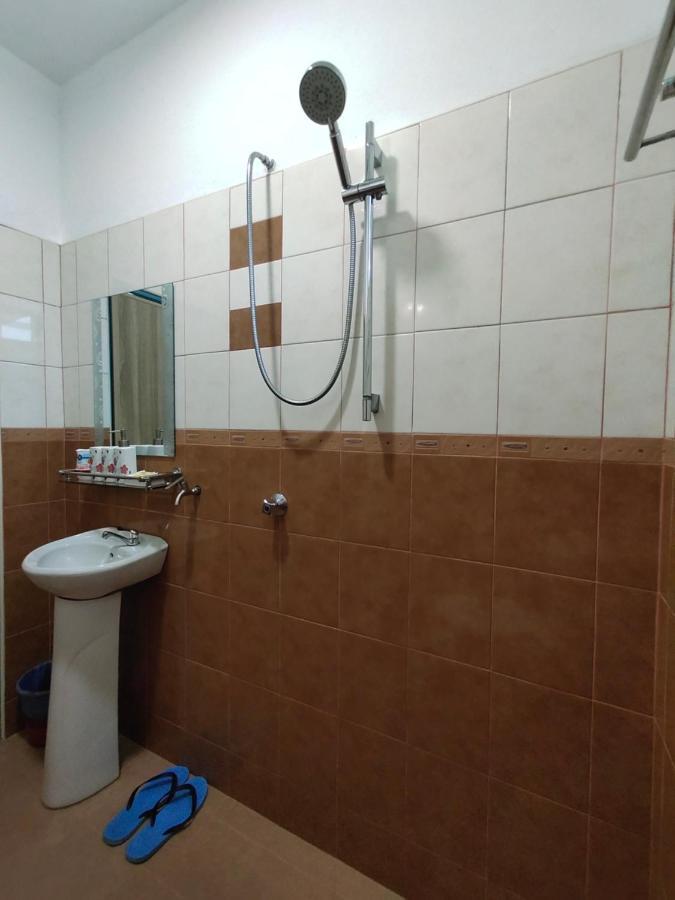 Ku'S Roomstay Pantai Cenang  Buitenkant foto